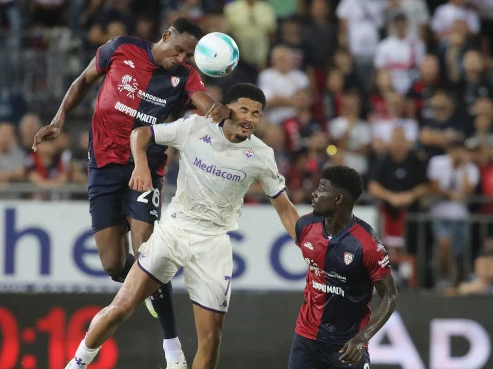 俱乐部, 令人惊讶 俱乐部, 令人惊讶